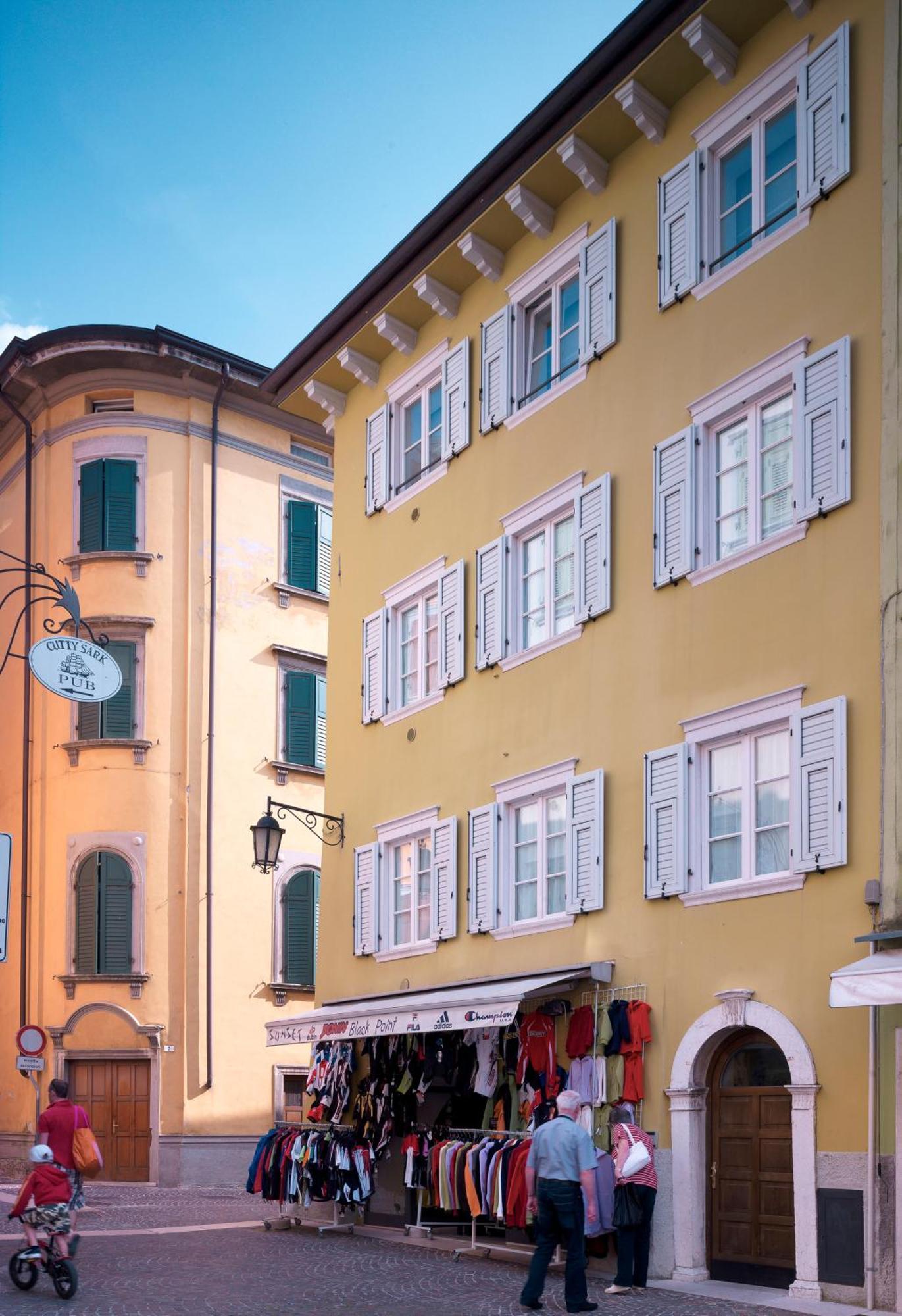 Casa Sandra Bertolini Appartamenti Torbole Sul Garda Exterior photo