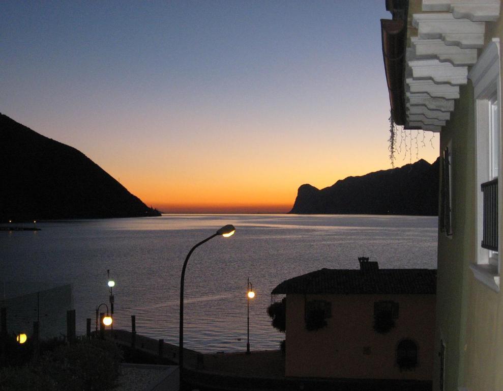 Casa Sandra Bertolini Appartamenti Torbole Sul Garda Exterior photo